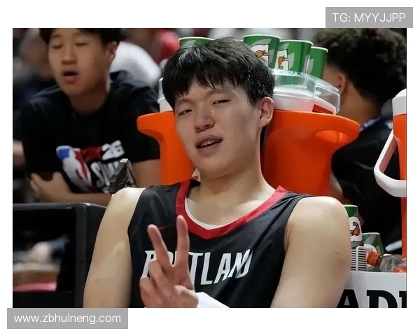 杨瀚森低位对抗主力中锋拉开空间提升外线效率